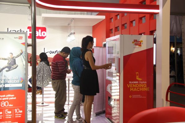 Telkomsel boyong vending machine kartu 4G ke ICS 2016