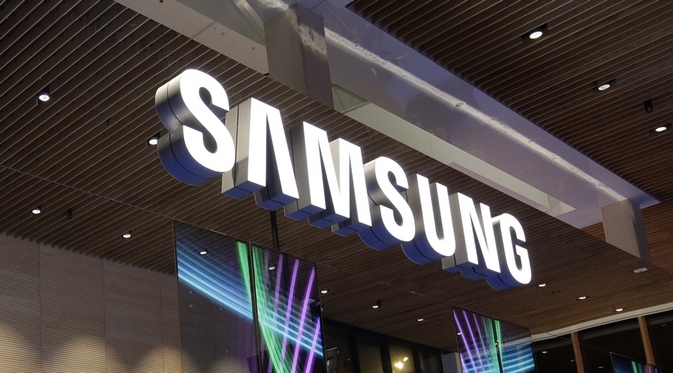 Seperti Ini Tampilan Bakal Ponsel Lipat Pertama Samsung