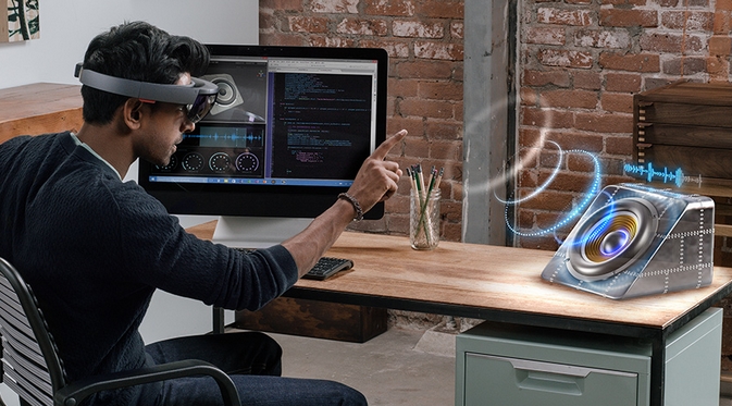 Ultah Pertama HoloLens, Momen Penting Bagi Augmented Reality