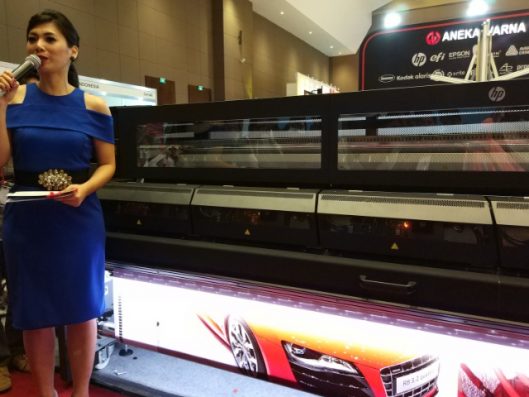 HP Boyong Printer Latex 1500 Terbaru Seharga Rp 2,6 miliar ke Indonesia