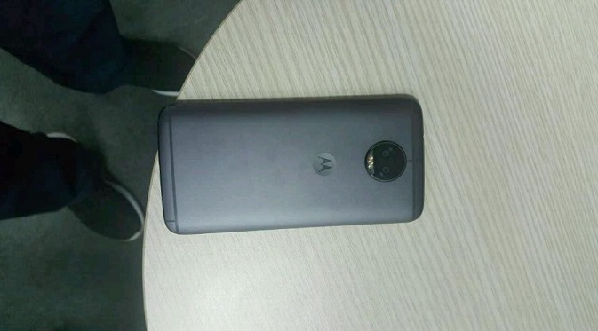 Moto G5S Plus Tertangkap Kamera, Ada Lensa Gandanya!