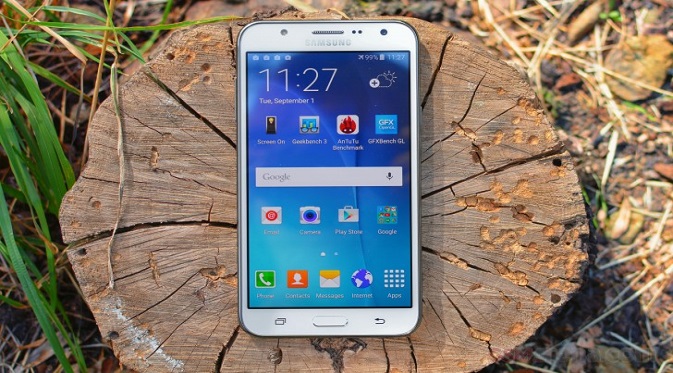 Samsung Galaxy J7 (2015) Kemungkinan Besar Akan Mendapat Update Android Nougat