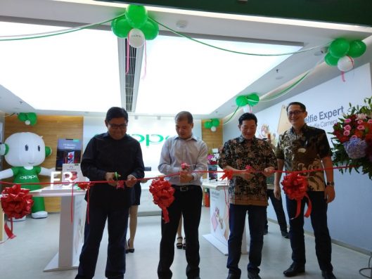 Oppo Buka Toko Baru di Jakarta Barat