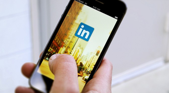 Bingung Bikin Resume yang Bagus? Manfaatkan Fitur Baru LinkedIn, dong!