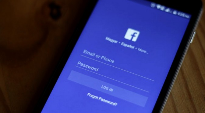 Pria Ini Jual Data Facebook Pribadinya di eBay, Kenapa?