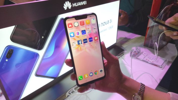 Terbongkar, Iklan Huawei Nova 3i Gunakan DSLR untuk Selfie?