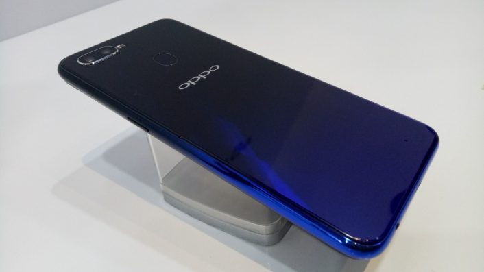 Oppo Tonjolkan VOOC Flash Charge di F9, Apa Hebatnya?