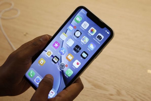 iPhone XR Sukses Goda Pengguna Android Jadi Apple Fanboy