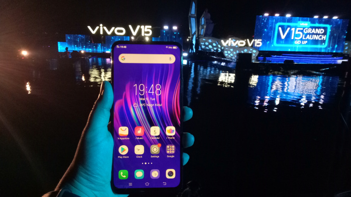 Di Depan Air Mancur Terbesar, Vivo V15 Resmi Diluncurkan