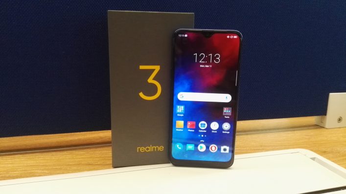 Review Realme 3: Ekonomis, Layar Lebar, dan Poni Tipis