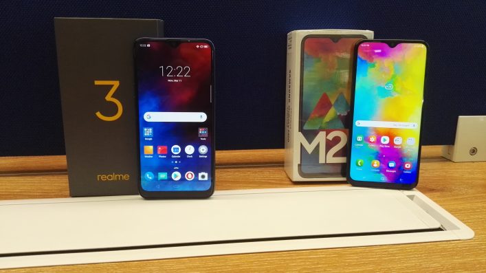 Realme 3 vs Samsung Galaxy M20: Smartphone Multimedia Rp2 Jutaan, Mana yang Terbaik?