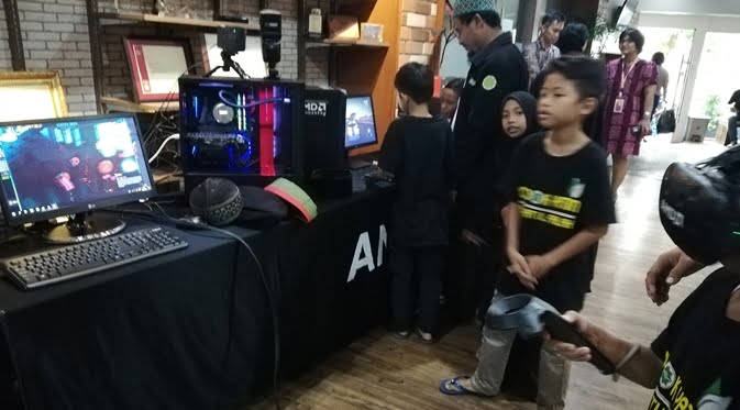 Ulang Tahun ke-50, AMD Sumbangkan Perangkat Komputer ke Sekolah