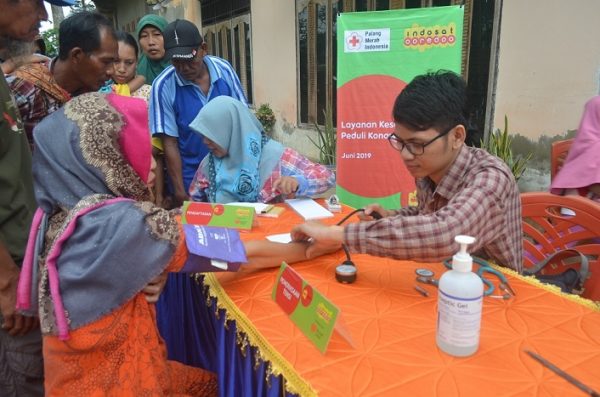 Mobil Klinik Indosat Ooredoo Sambangi Korban Banjir di Samarinda dan Konawe