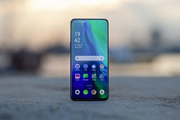 Sebentar Lagi, Oppo Luncurkan Ponsel dengan Kamera di Dalam Layar Pertama