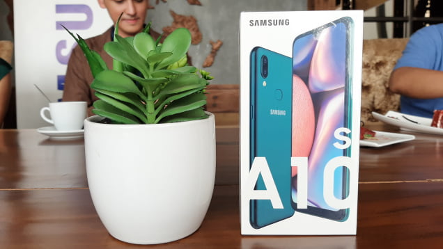 Membuka Isi Kotak Smartphone Murah Samsung Galaxy A10s