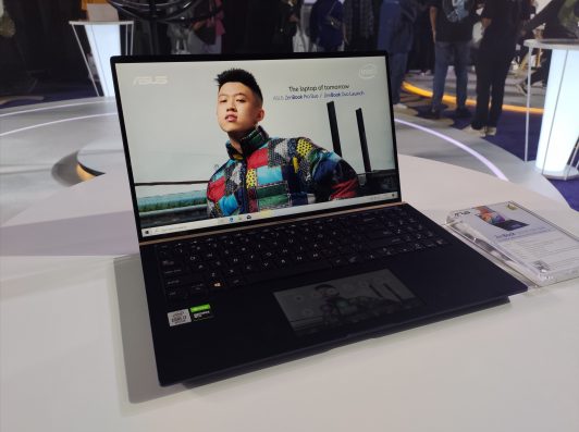 Asus Pamer Trio Laptop ZenBook Terbarunya