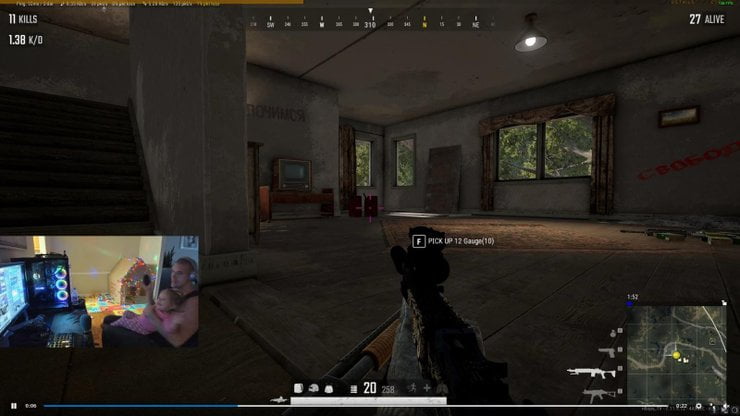 Jaga Anak Sambil Main PUBG, Ayah Muda ini Panen Pujian dari Netizen