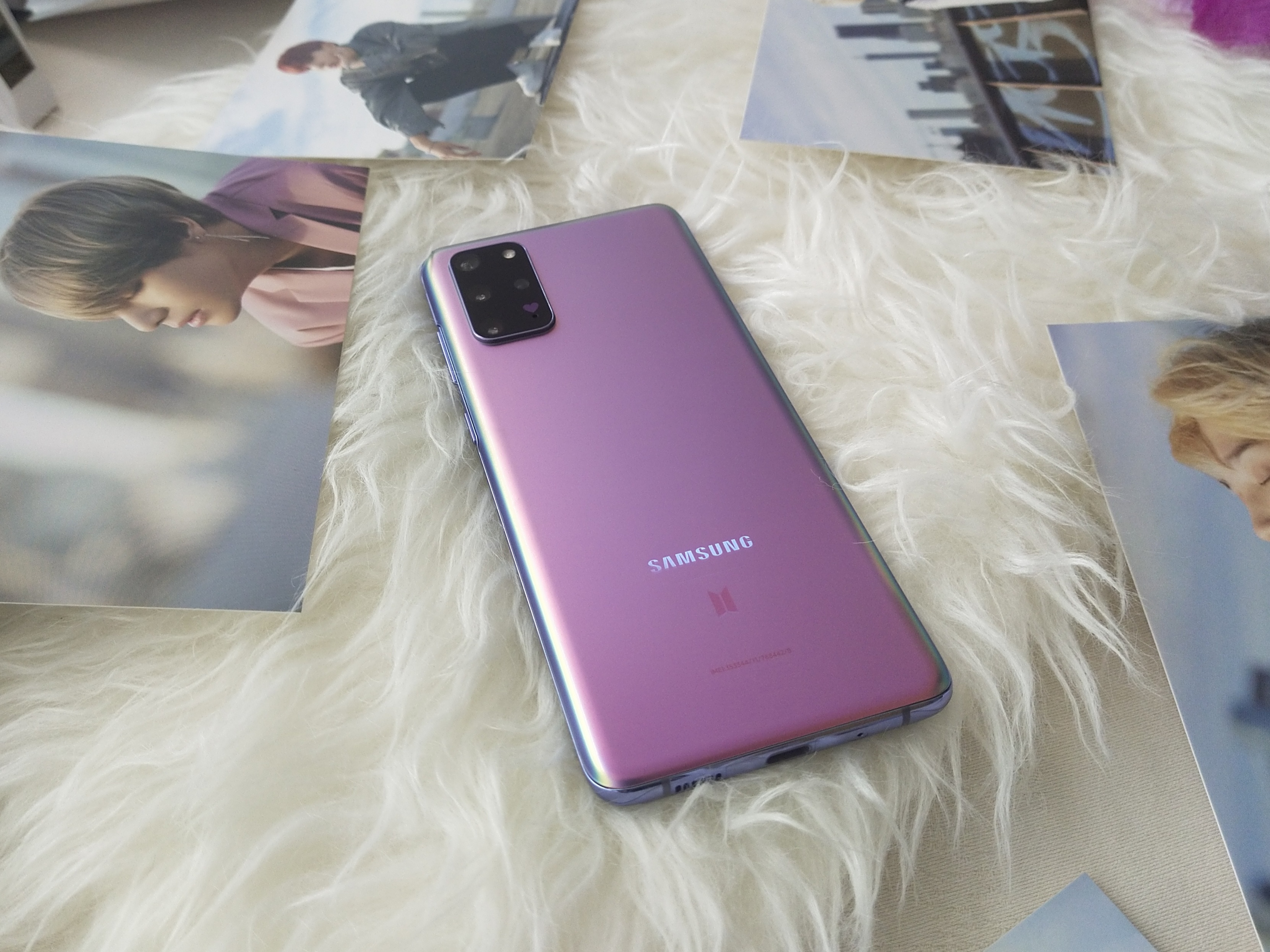 Melihat Lebih Dekat Samsung Galaxy S20+ BTS Edition