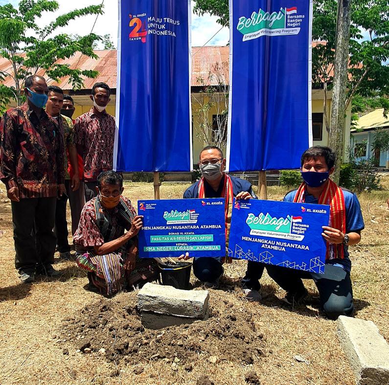 Gelar Program “Bersama Bangun Negeri” Karyawan XL Axiata Salurkan Donasi Pendidikan di Nusa Tenggara Timur