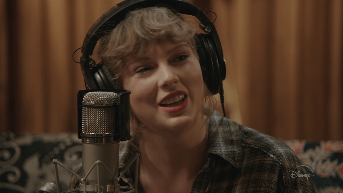 Konser Virtual Taylor Swift "folklore: the long pond studio sessions" Tayang Secara Eksklusif di Disney+ Hotstar