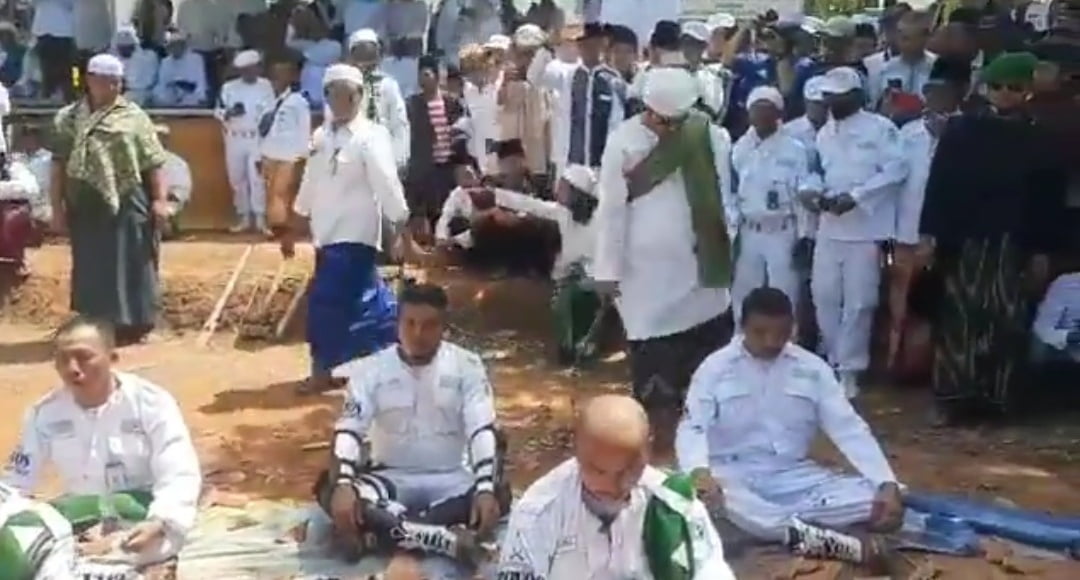 Viral Video Atraksi FPI Gorok Leher