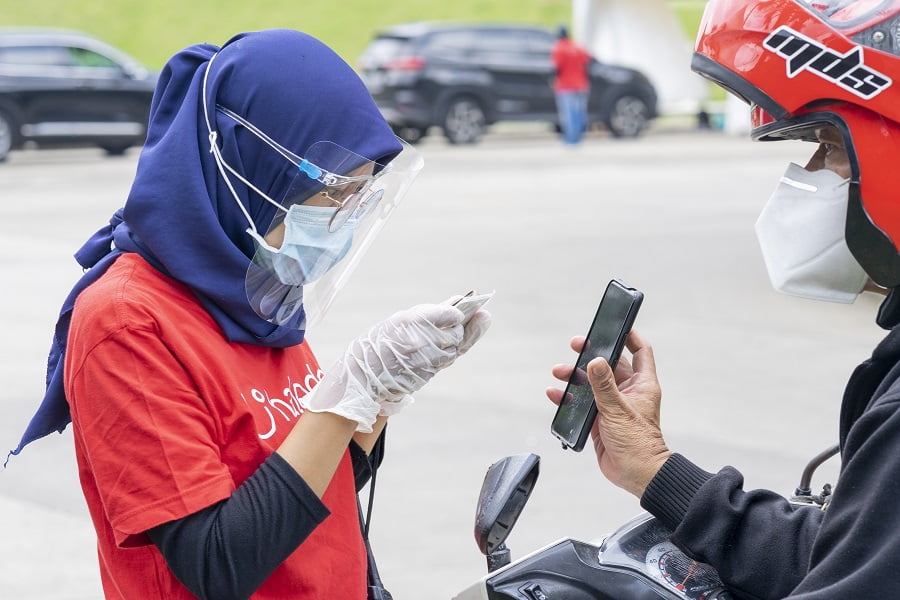 Menkominfo: Jangan Sebar Sertifikat Vaksinasi Covid-19 di Media Sosial