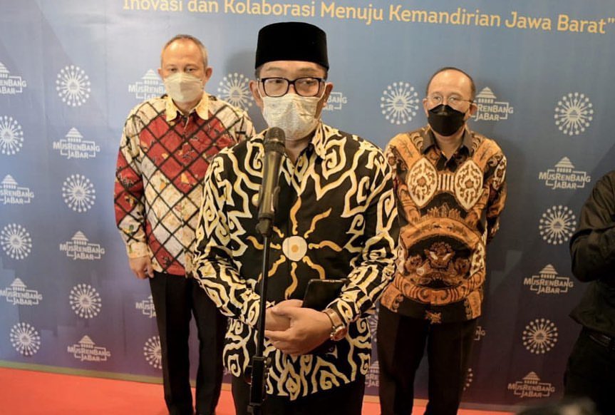 Viral Batik "Iron Man Telok Ceplok" Kreasi Ridwan Kamil