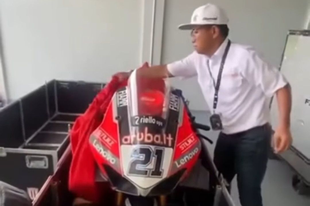 Kargo Motor Balap Ducati Dibuka Ilegal di Mandalika, Netizen Heboh