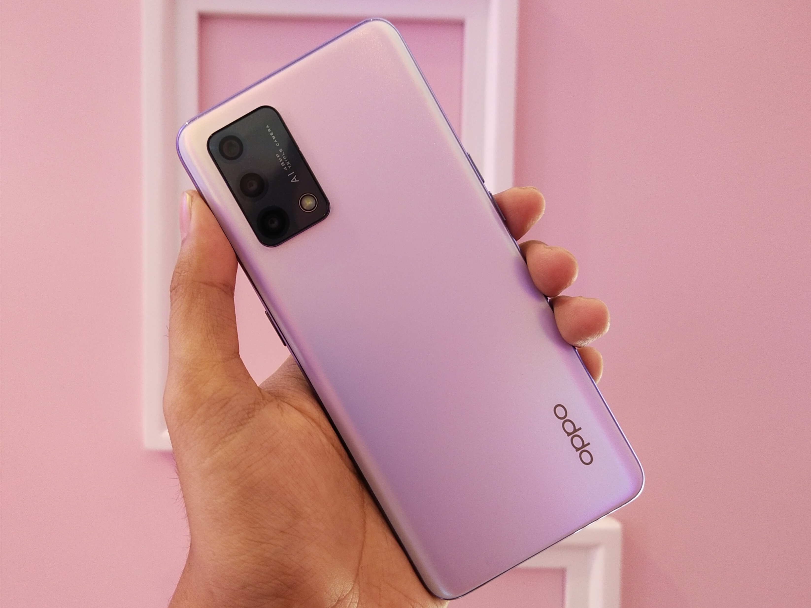 Beda OPPO Glow dan Reno Glow