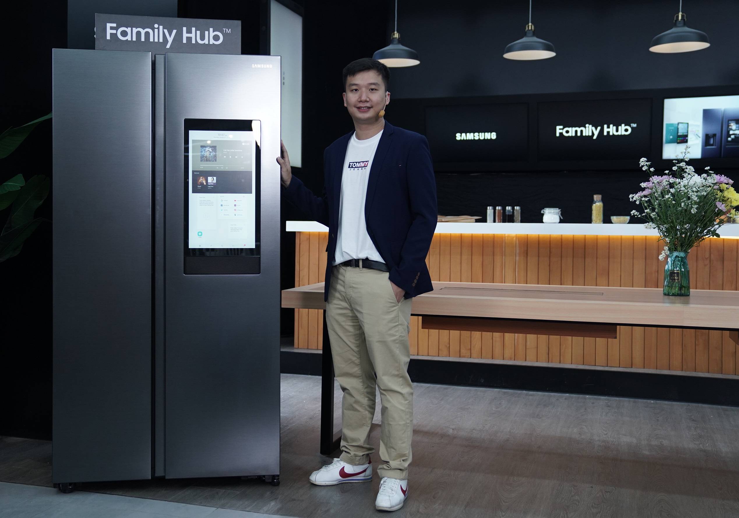 Samsung Perkenalkan Samsung Family Hub, Kulkas Revolusioner Asisten Pintar di Dapur