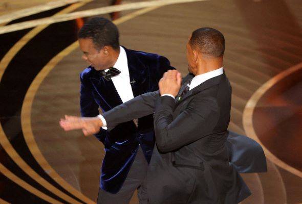 Will Smith Tampar Chris Rock di Panggung Oscar Bikin Geger Netizen