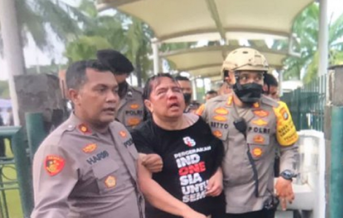 Ade Armando Babak Belur, Ini Tanggapan Netizen