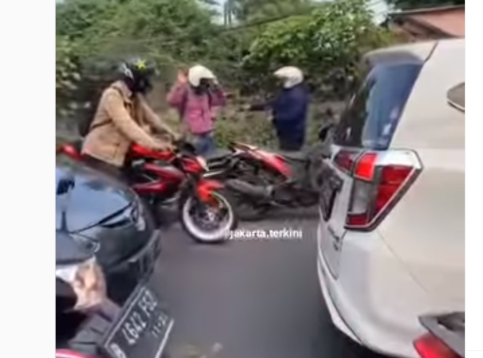 Aksi 'Koboi' Pagi Hari di Jalan Raya Bekasi