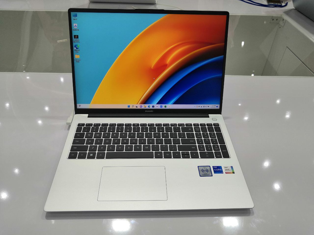 Huawei MateBook D16 Meluncur dengan Layar Lebar dan Bodi Seksi