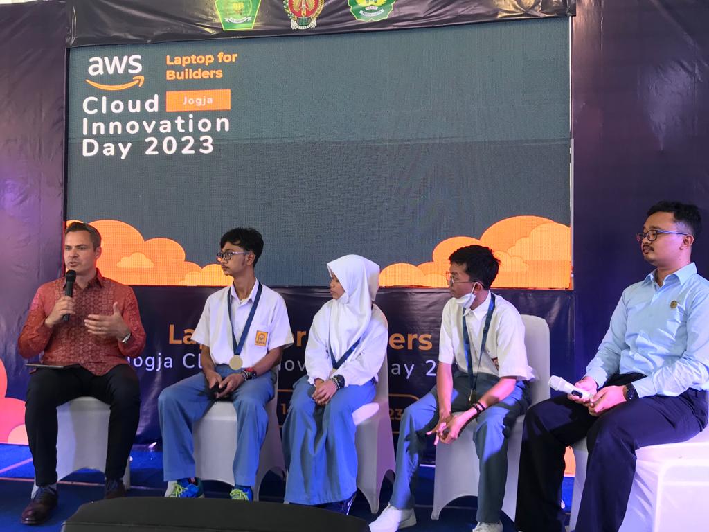 Amazon Web Service Hadirkan Program Laptop For Builders Untuk Pelajar