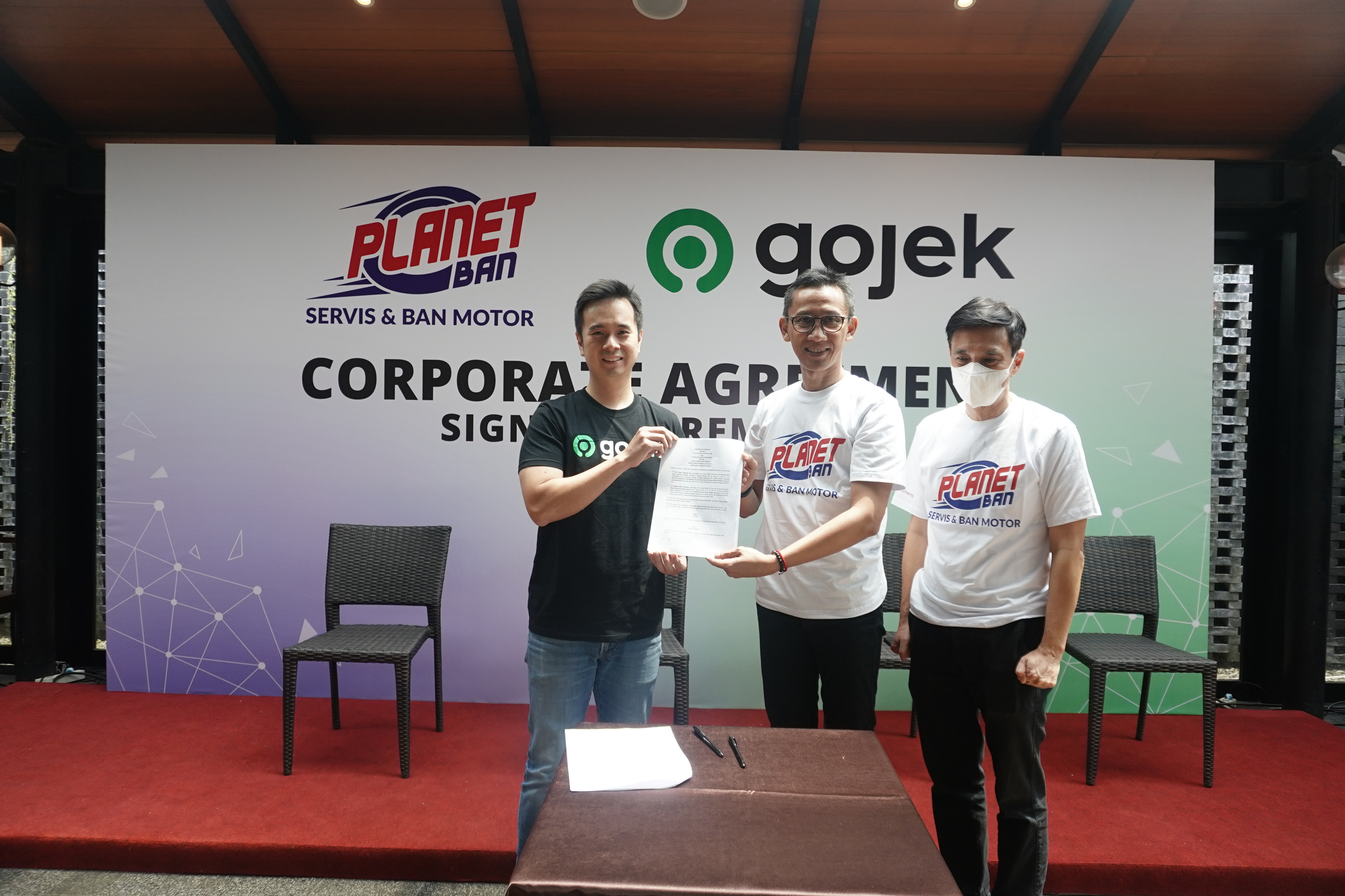 Driver Gojek Makin Mudah Servis dan Ganti Ban