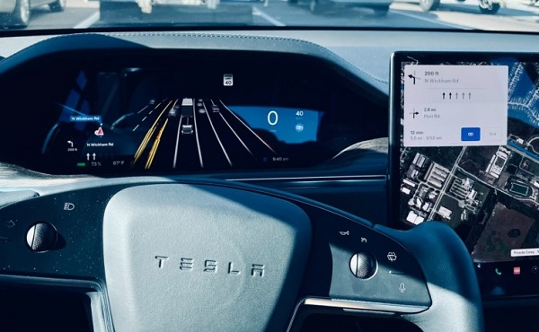 Elon Musk Pertimbangkan Lisensi Teknologi FSD Tesla ke Produsen Mobil