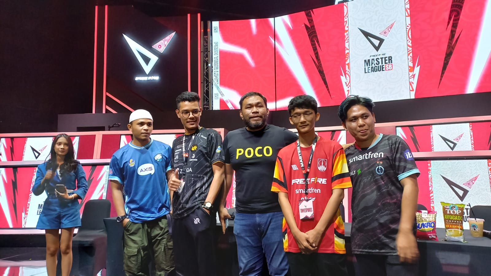 18 Tim Terbaik Saling Sikut di FFML Season 8