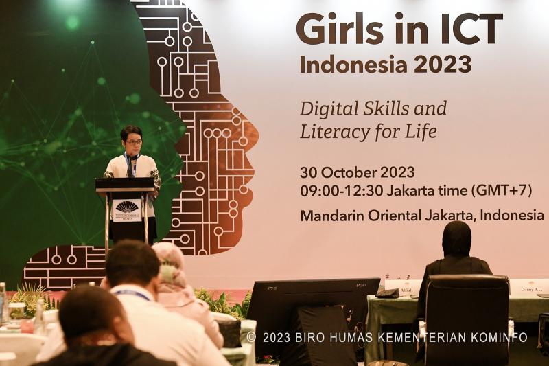 Kaum Perempuan Harus Menguasai Literasi Digital Agar Tak Tertinggal