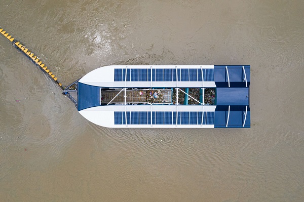 Intip Teknologi Kapal Pembersih Sampah Plastik "Neon Moon II" untuk Sungai Cisadane