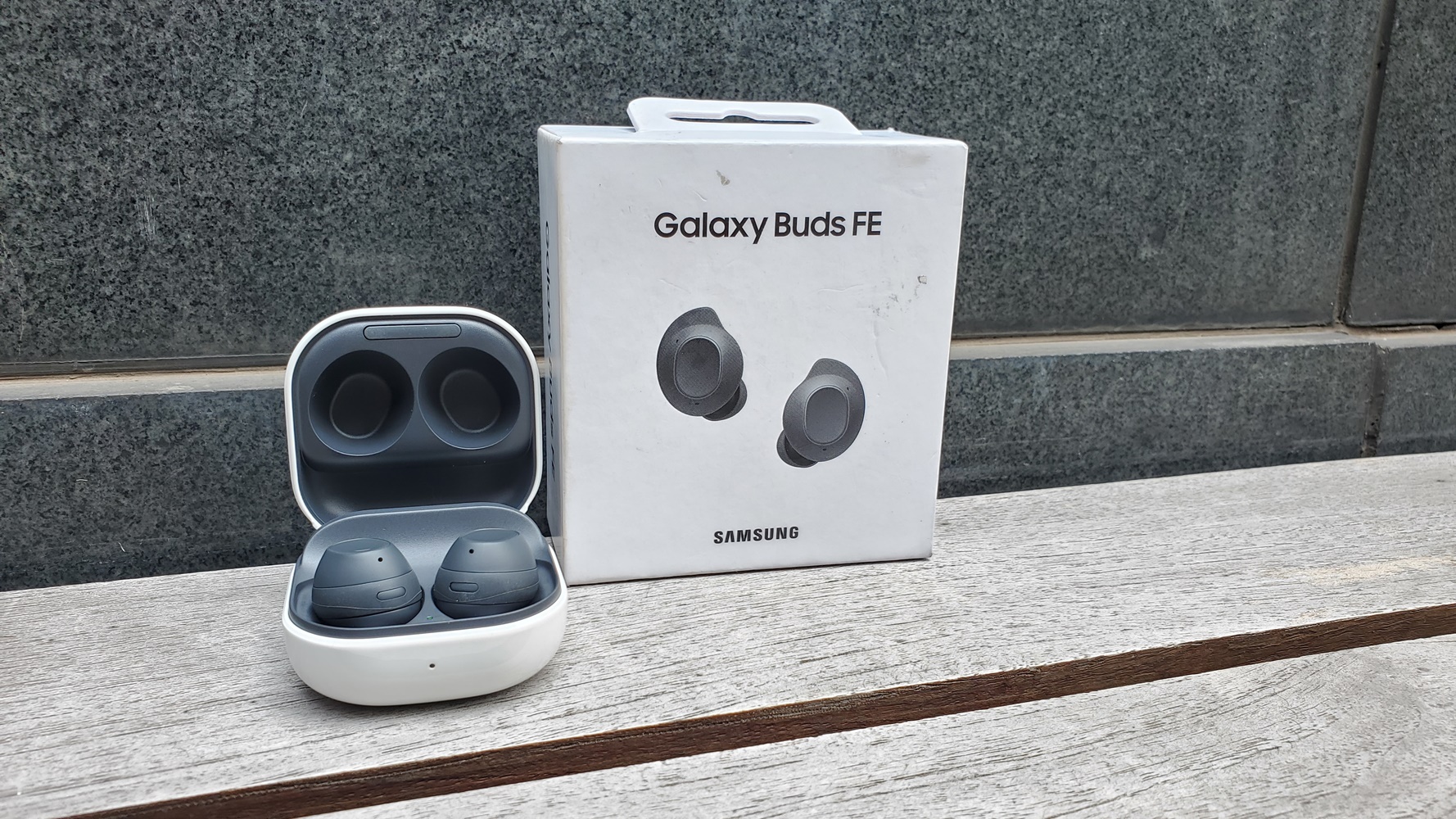 Review Samsung Galaxy Buds FE: TWS Menengah Atas dengan Karakter Middle yang Kental