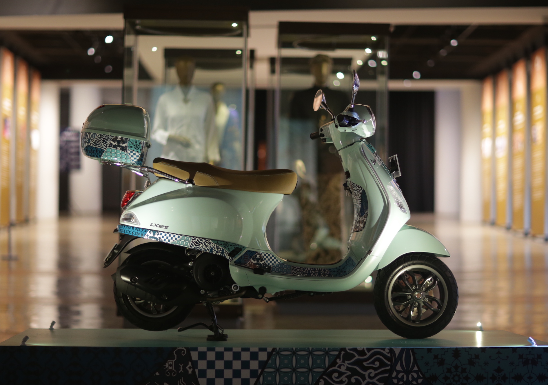 Mau Disuntik Mati, Vespa Batik Mejeng di Museum Batik Indonesia