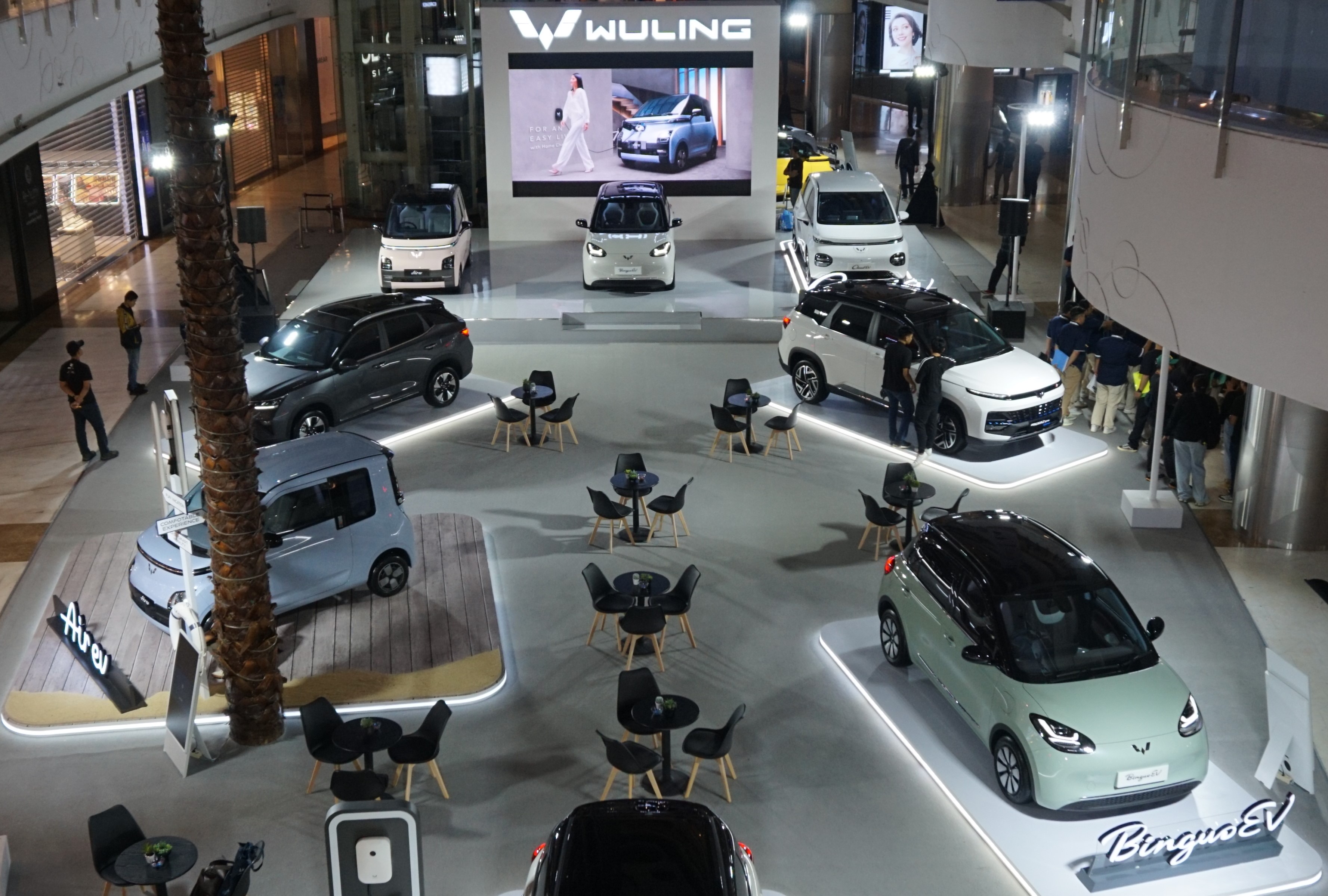 Wuling Ajak Konsumen 'Ngabuburit' di Pameran Mobilnya