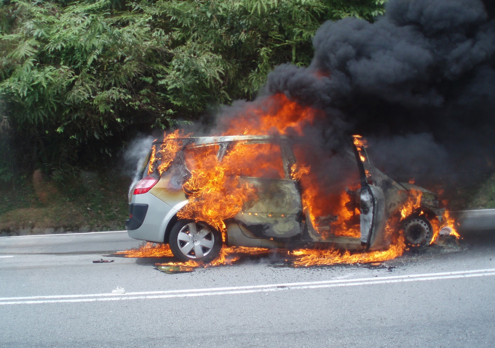 KNKT Ungkap Penyebab Sementara Kebakaran Daihatsu Grandmax di Kecelakaan Tol Japek