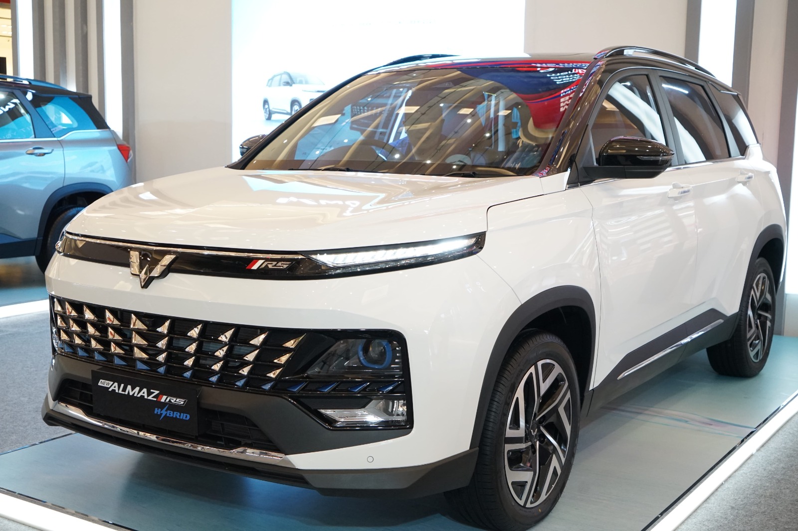 Intip Spesifikasi Lengkap Wuling Almaz RS Pro Hybrid, SUV yang Pas Buat Liburan