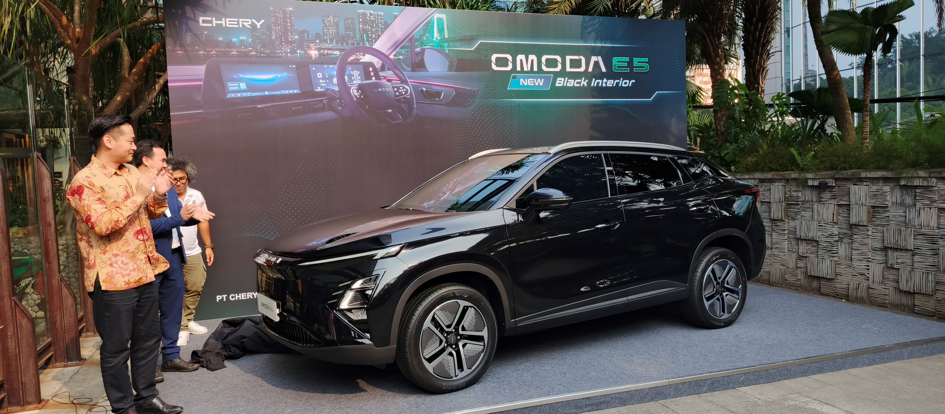 Varian Baru Chery Omoda E5 Hadir dalam Balutan Warna Serba Hitam