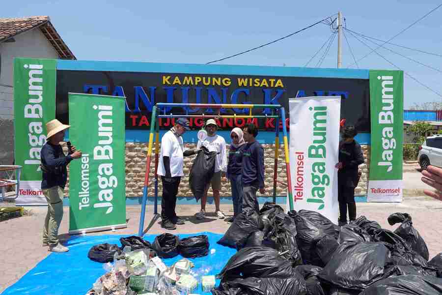 Telkomsel Tanam 10.600 Mangrove Hasil Donasi Poin Pelanggan Tahap Kedua