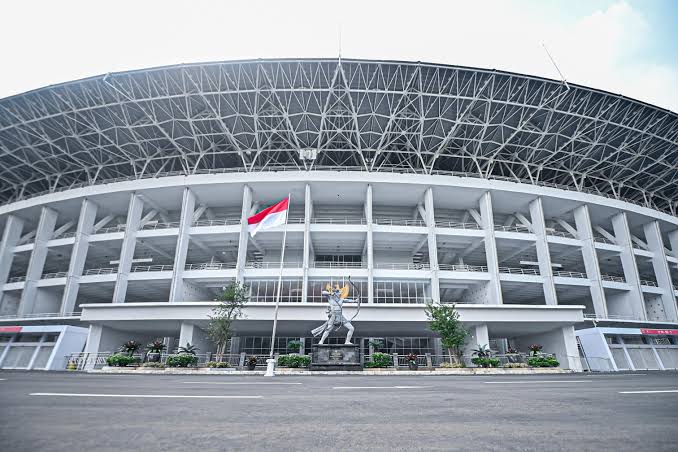 Viral Supporter Jepang Bersihkan Sampah di GBK Usai Tanding dengan Timnas Indonesia