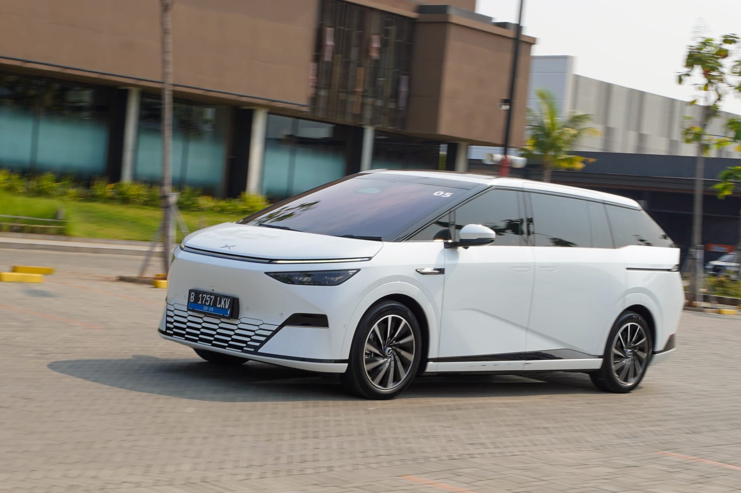 First Drive XPENG G6 & X9: Inovasi AI, Kabin Futuristik, dan Kesiapan Pasar EV Indonesia